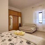 Wonderful Dvori With Private Pool For 12 Persons Near Pula Vila *