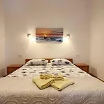 Wonderful Dvori With Private Pool For 12 Persons Near Pula