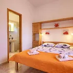 Vila Wonderful Dvori With Private Pool For 12 Persons Near Pula