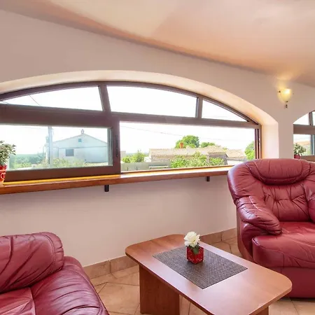 Wonderful Dvori With Private Pool For 12 Persons Near Pula