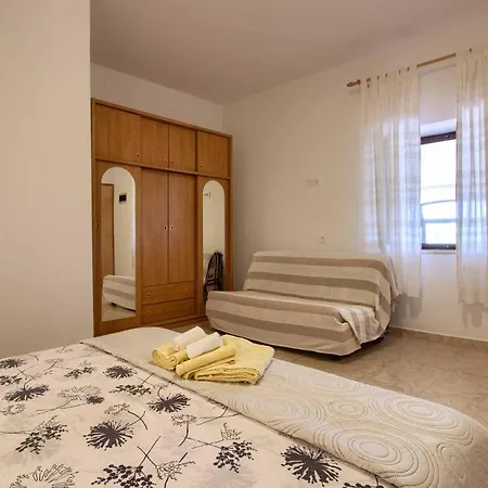 Wonderful Dvori With Private Pool For 12 Persons Near Pula Villa *