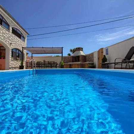 Wonderful Dvori With Private Pool For 12 Persons Near Pula * Ližnjan