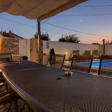 Wonderful Dvori With Private Pool For 12 Persons Near Pula Villa *
