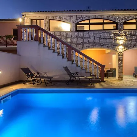 Villa Wonderful Dvori With Private Pool For 12 Persons Near Pula *