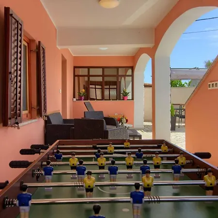 Wonderful Dvori With Private Pool For 12 Persons Near Pula