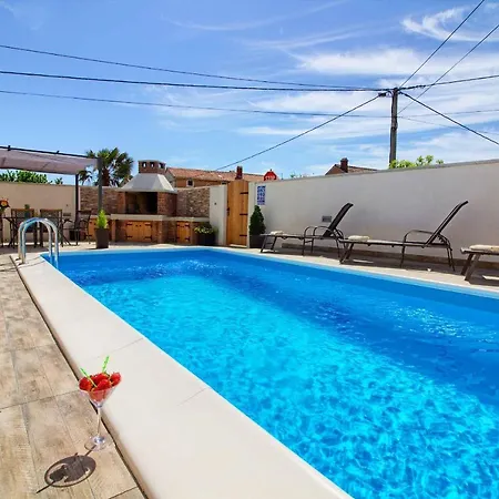 Villa Wonderful Dvori With Private Pool For 12 Persons Near Pula Liznjan