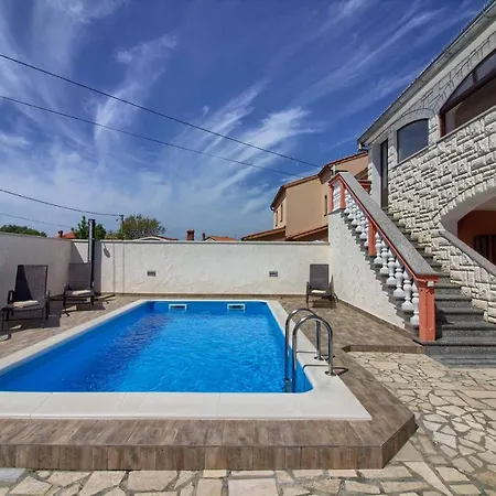 Wonderful Dvori With Private Pool For 12 Persons Near Pula Villa
