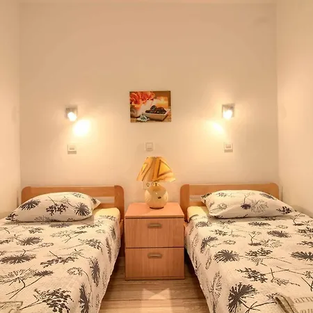 Villa Wonderful Dvori With Private Pool For 12 Persons Near Pula *
