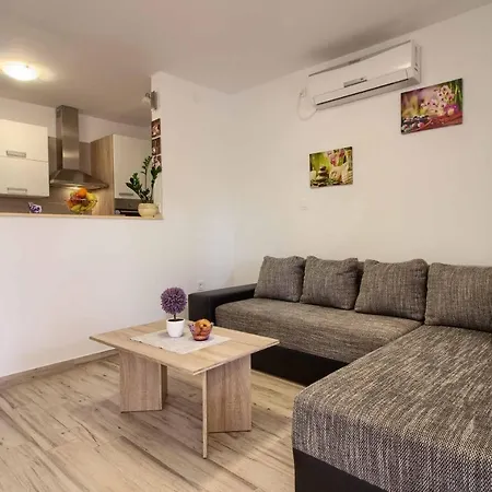 Wonderful Dvori With Private Pool For 12 Persons Near Pula Villa Ližnjan