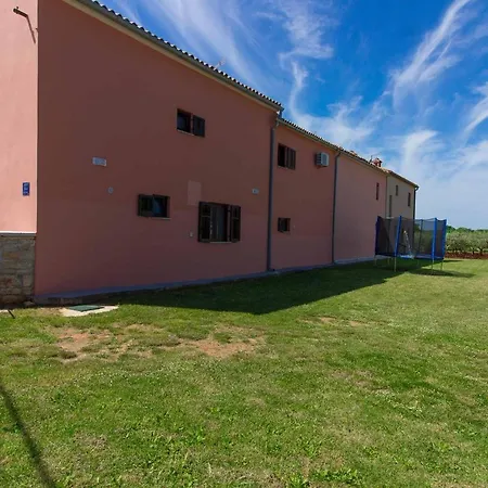 Wonderful Dvori With Private Pool For 12 Persons Near Pula Villa *