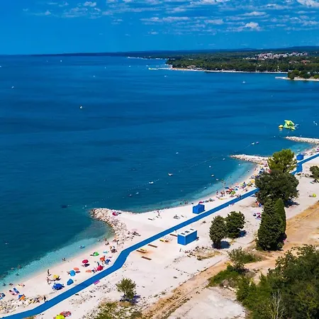 Villa Wonderful Dvori With Private Pool For 12 Persons Near Pula