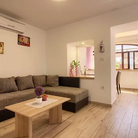Wonderful Dvori With Private Pool For 12 Persons Near Pula *