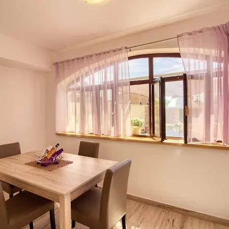 Wonderful Dvori With Private Pool For 12 Persons Near Pula *