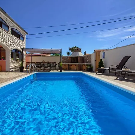 Wonderful Dvori With Private Pool For 12 Persons Near Pula *