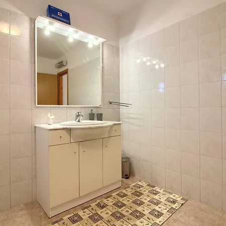 Villa Wonderful Dvori With Private Pool For 12 Persons Near Pula