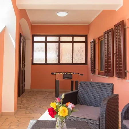 Wonderful Dvori With Private Pool For 12 Persons Near Pula Villa