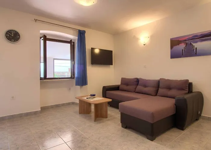 Wonderful Dvori With Private Pool For 12 Persons Near Pula Ližnjan